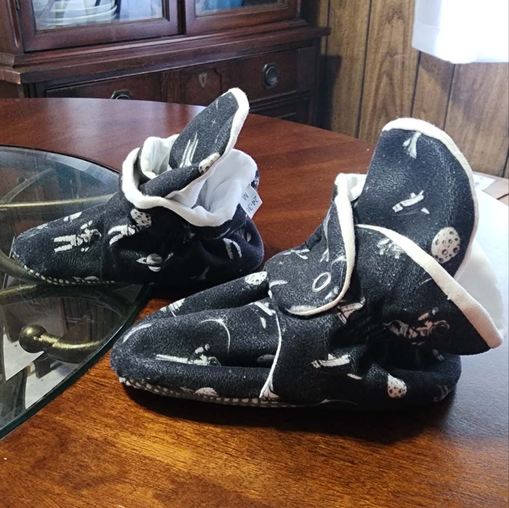 Slippers - Picture 3 of 11